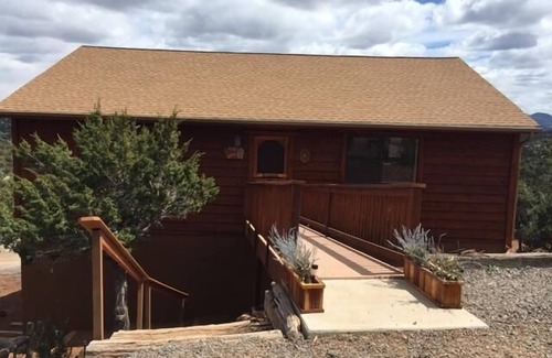 Williams Cabin | Secluded Vacation Rental-Amazing Views With Home Gym