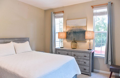 Boring House | Secluded Vacation Home with private backyard oasis & access to resort amenities