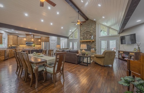 Demorest House | Secluded waterfront paradise on 56 beautiful wooded acres!