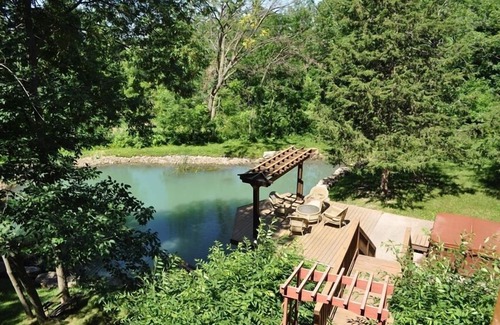 The Galena Territory House | Secluded Wooded Retreat 6- BR, W/Pond, Hot Tub, Sleeps 12+!