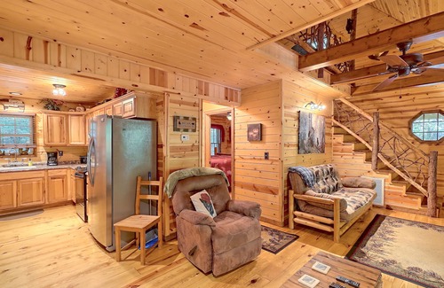 Sautee Nacoochee Cabin | Secluded woodland cabin w/hot tub, firepit & fireplace