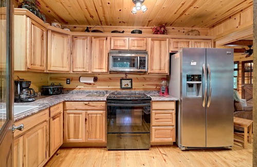 Sautee Nacoochee Cabin | Secluded woodland cabin w/hot tub, firepit & fireplace