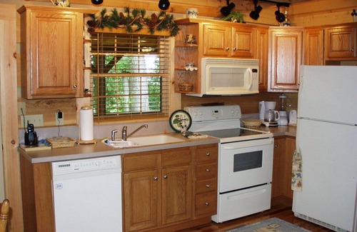 Vilas Cabin | Secluded yet close to everything!