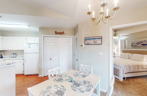 Gulf Shores Condo | Second floor condo with pool & hot tub access, WiFi, private W/D, and central AC