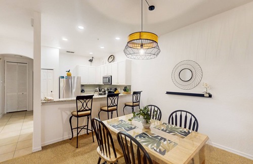 Bahama Bay Condo | Second-Floor Condo with Balcony & Shared Sauna, Tennis Court, Gym, Basketball