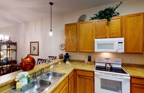 Bahama Bay Condo | Second floor condo with balcony, gym, basketball court, sauna - near theme parks