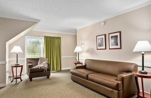 North East House | Second Floor Deluxe Suite Bay View