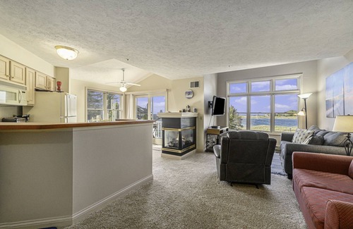 Manistee Condo | Second Floor Lakeview Condo