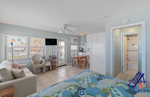 North Redington Beach Condo | Second Floor Corner Efficiency Beachfront Retreat