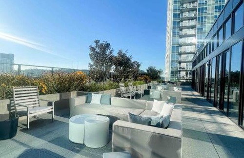 South Lake Union Apartment | Second House Boren-Come Relax by the Pool or Unwind in the Sauna!