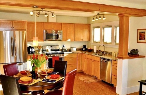 Historic Railroad District House | Second Spring Property - 3 bedroom 2 bath luxury home in the heart of Ashland