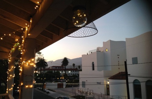 Lower State Apartment | Second story studio 1 1/2 blocks to beach
