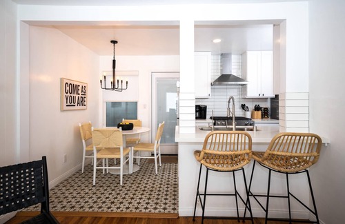South Mission Beach Condo | Seconds to Beach/Ocean/Bay, AC, Beach Toys