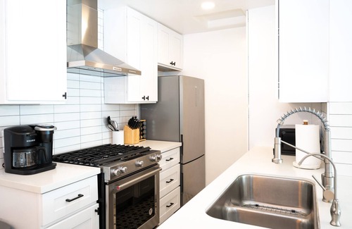 South Mission Beach Condo | Seconds to Beach/Ocean/Bay, AC, Beach Toys