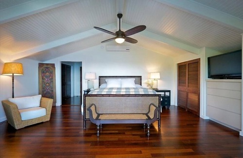 Kilauea House | Secret Beach Estate: Private beach access, pool, tennis, spa chefs kitchen, A/C
