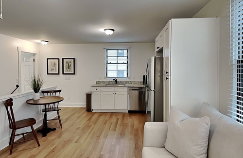 Historic Downtown Savannah House | Secret Garden C | Historic District + Dog Friendly
