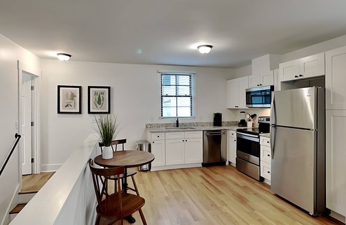 Historic Downtown Savannah House | Secret Garden C | Historic District + Dog Friendly