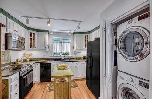Newburyport Apartment | Secret Garden