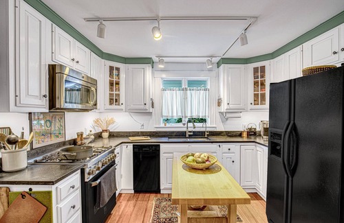 Newburyport Apartment | Secret Garden
