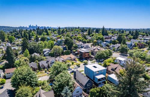 Wallingford Apartment | Secret Hideaway - New Custom Built Home