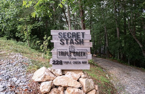 Dahlonega Cabin | Secret Stash: Secluded Treehouse Overlooking Creek