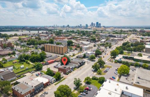 Jeffersonville Apartment | Secretariat Triple Crown Suite