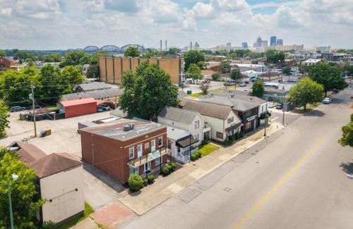 Jeffersonville Apartment | Secretariat Triple Crown Suite