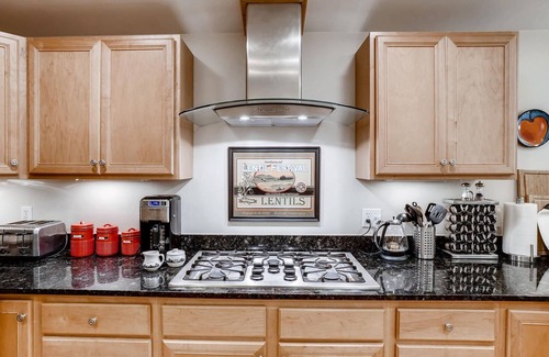 Lawton Park House | See All of Seattle ~ Sleep Six in Lovely Magnolia/Discovery Park House!
