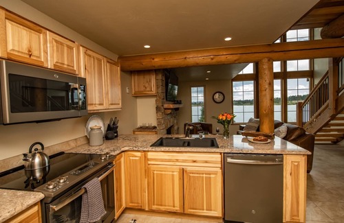 Pagosa Springs House | See Fall's Changing Colors! Hot Toddy: Lakefront Beauty w/Hot Tub, Fireplace, 6 Min to Uptown