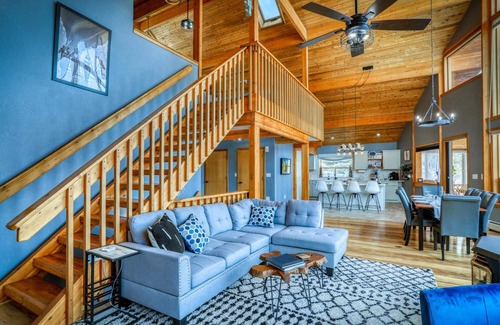 Pagosa Highlands House | See Fall's Changing Colors! Monte Vista Retreat: Hot Tub Pet-Friendly, Fenced Yard, Stunning Views!