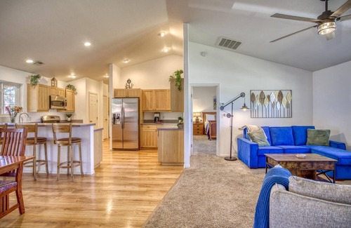 Pagosa Springs House | See Fall's Changing Colors! Cozy Bungalow del Bosque: Covered Deck, BBQ, Firepit, Pet Friendly!