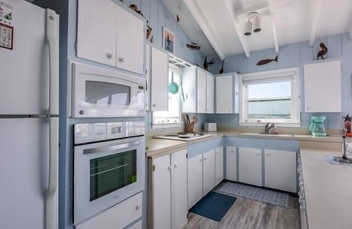 Jamaica Beach House | SEE HAUS Beachfront with beautiful views! In Jamaica Beach 2/1 Sleeping 6
