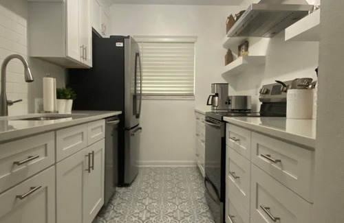 DeLand House | See Our Summer Special - Beautiful Lake Front Cottage - Close to Everything