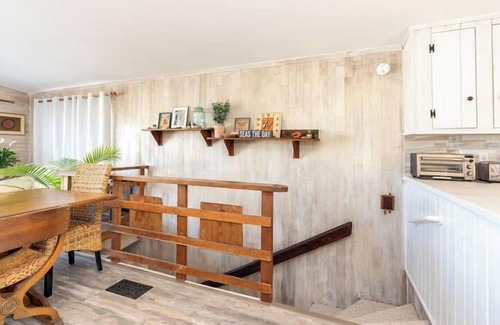 Butler Beach Apartment | See the ocean & walk to the beach in 3 minutes from Seas the Day!