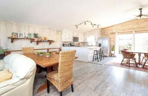 Butler Beach Apartment | See the ocean & walk to the beach in 3 minutes from Seas the Day!