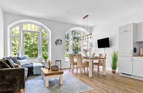 Hedwigenkoog Apartment | Seepferdchen- Terrasse mit Blick ins Grüne & Platz für 6 Personen auf 120 m²