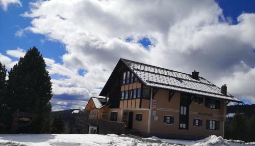Wolfsberg Bed & Breakfast | Seetalerhütte