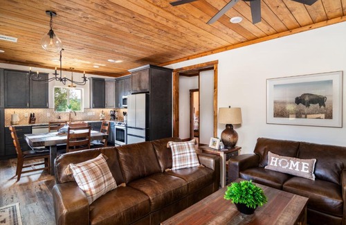 Orderville House | Sego Lily-Amazing Views, Hot Tub, Fire Pit, Stargazing