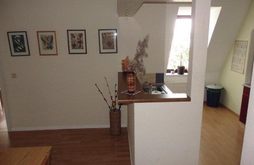 Loebtau Apartment | Sehr-schoene-4-Raum-Maisonette-Fewo-mit-110qm-Balkon-zentral-preiswert-T7