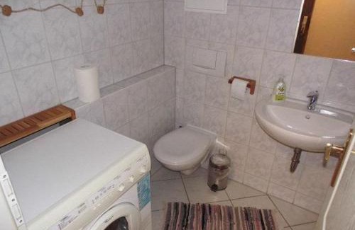 Loebtau Apartment | Sehr-schoene-4-Raum-Maisonette-Fewo-mit-110qm-Balkon-zentral-preiswert-T7