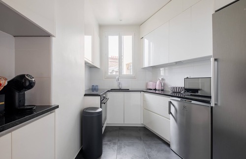 Chaillot Apartment | Seine Skies, by Veeve