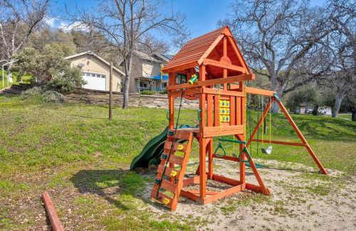 Yosemite Forks House | Selah Cabin- Dog Friendly/BBQ/Level 2 EV Charger