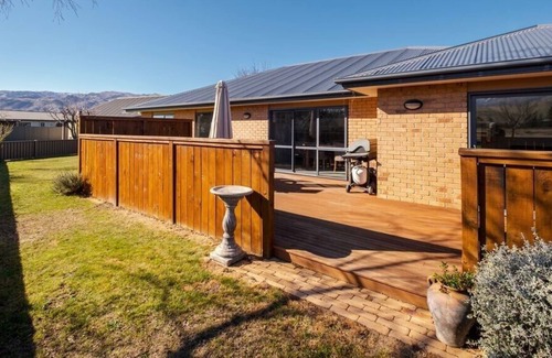 Lowburn Cottage | Seldom Inn - Cromwell Holiday Home
