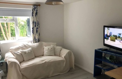 West Parley Apartment | Self catering private annex near Ferndown BH22