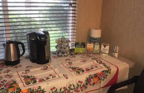 West Hills House | *Self check-in. Private Entrance. Netflix.*