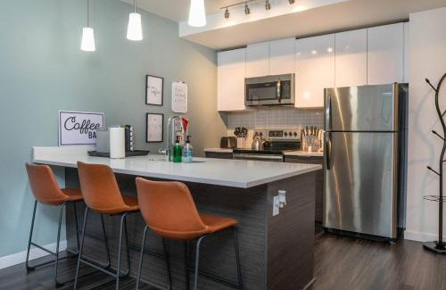 Hilltop Apartment | Self Check-in-washer-dryer-4ksmart Tv-king Bed-gym