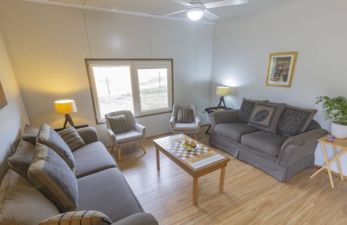 Eurobin Apartment | Self contained 2-brm apartment (accessible) with views of Mount Buffalo