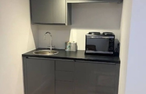 Hove Apartment | Self contained annexe, Hove ParknPrivate parking, own entrance,10 mins Brighton