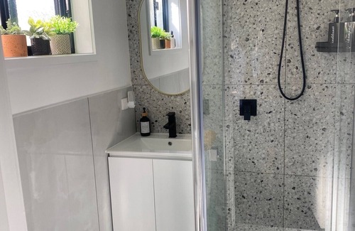 Lynbrook Bed & Breakfast | Self Contained Unit with Ensuite