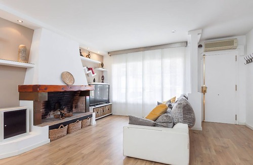 Castelldefels House | Semi-detached house 100 mtr from the beach